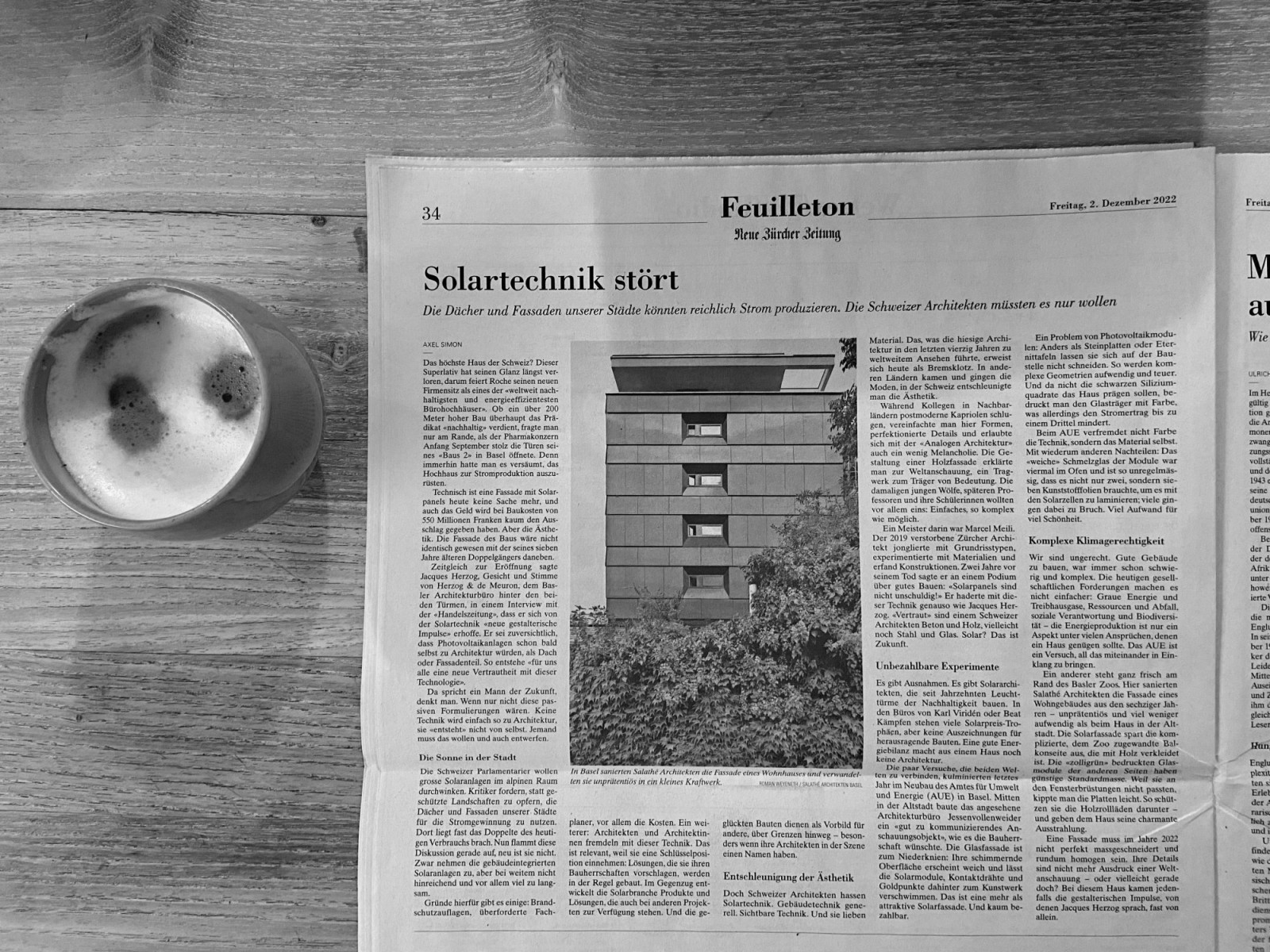 Photovoltaikfassade Oberwilerstrasse in der NZZ